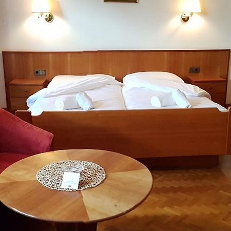 Weisses Roessl Bed and Breakfast Eppan an der Weinstraße Buitenkant foto