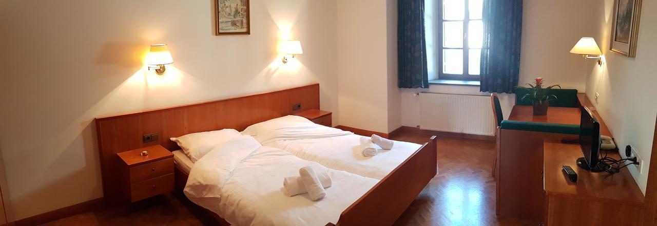 Weisses Roessl Bed and Breakfast Eppan an der Weinstraße Buitenkant foto