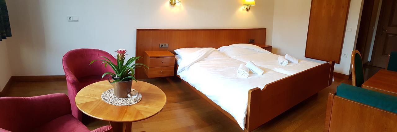 Weisses Roessl Bed and Breakfast Eppan an der Weinstraße Buitenkant foto