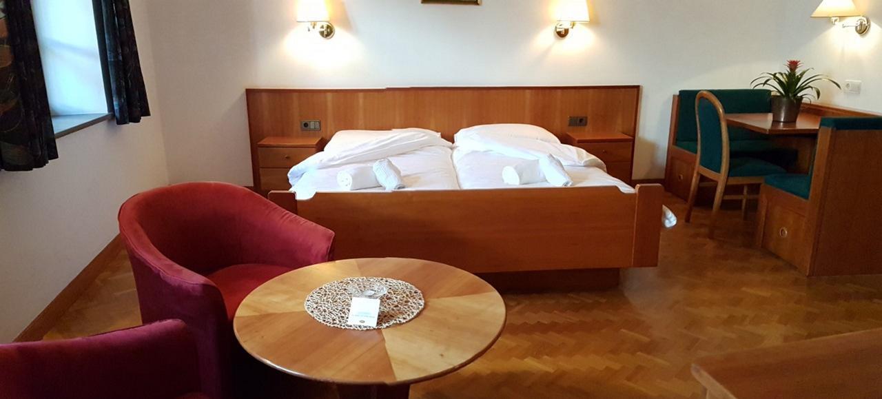 Weisses Roessl Bed and Breakfast Eppan an der Weinstraße Buitenkant foto