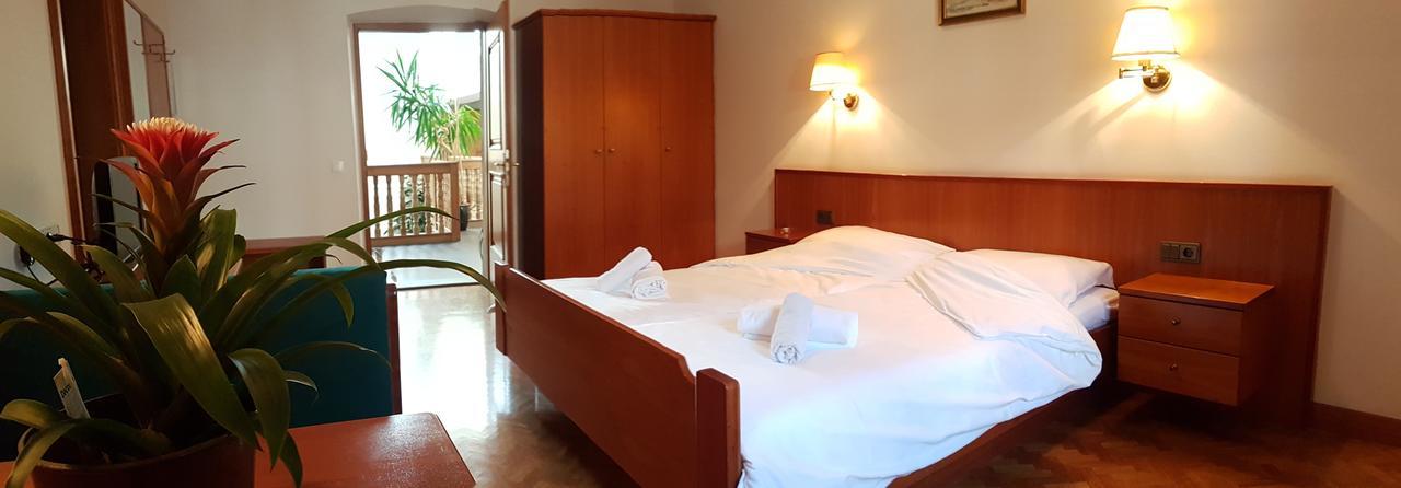 Weisses Roessl Bed and Breakfast Eppan an der Weinstraße Buitenkant foto